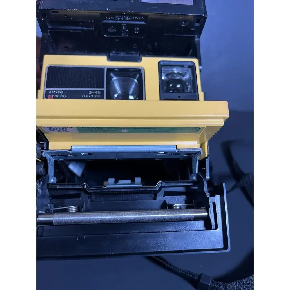Vintage Polaroid Job Pro Instant Film Camera 600 w Strap FOR PART OR NOT WORKING